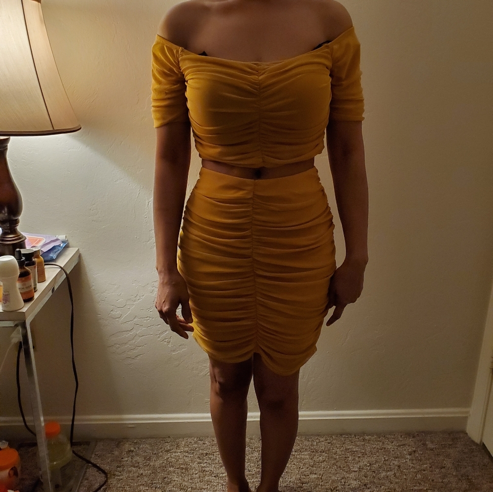 Beautiful mustard 2 piece